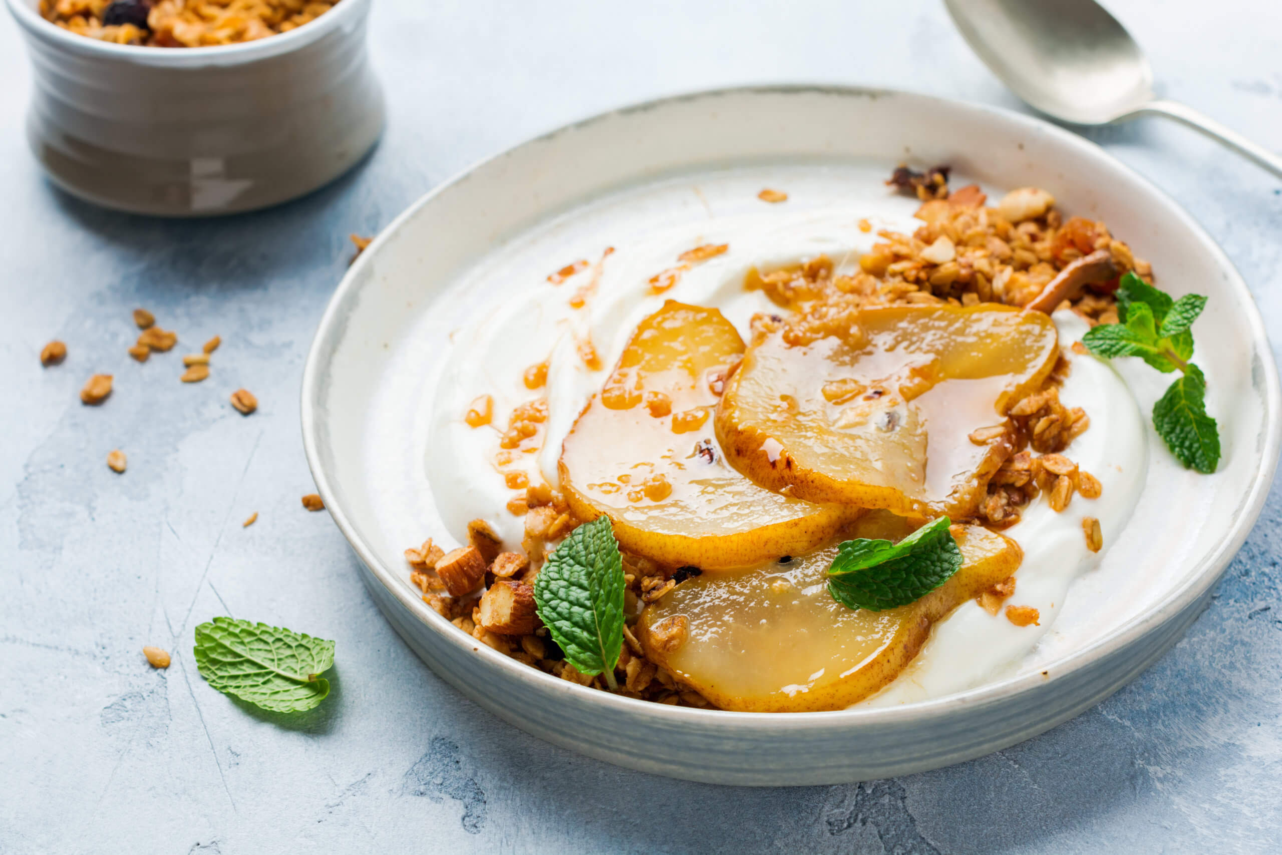 Caramel Yogurt With Crunchy Granola and Fruits - Recipes